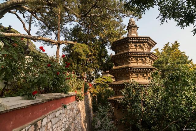 京西有座千年寺廟，授戒需要皇帝赦諭，距離北京只有70公里